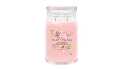 Immagine di Yankee Candle Fresh Cut Roses candela di cera Cilindro Floreale Rosa 1 pz