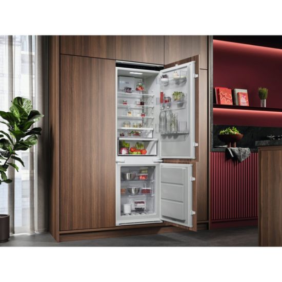 Immagine di AEG Series 6000 TC6MS18FDS Frigocongelatore Serie 6000 TwinTech® Total No Frost 177.2 cm Immagine di AEG Series 6000 TC6MS18FDS Frigocongelatore Serie 6000 TwinTech® Total No Frost 177.2 cm